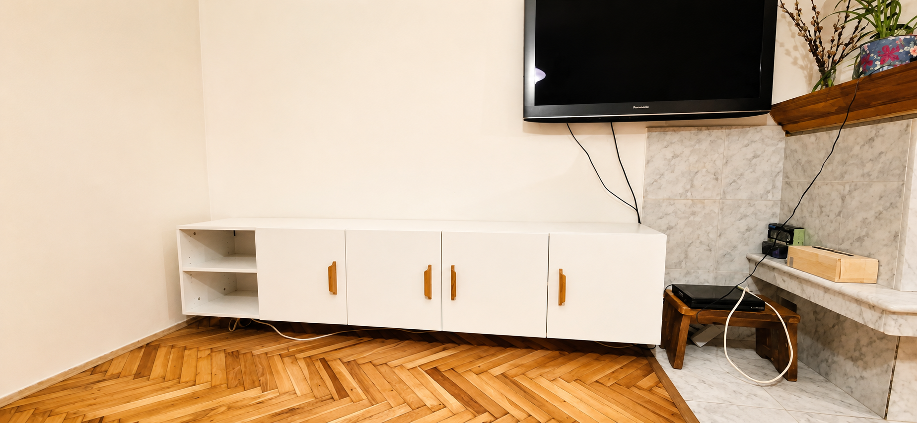 Vitrína a skrinka pod TV — foto 3