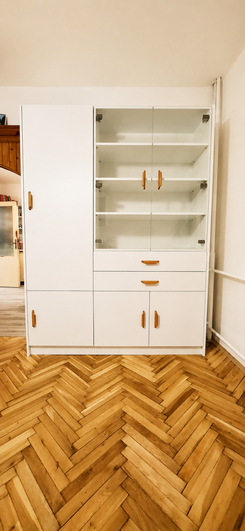 Vitrína a skrinka pod TV — foto 4