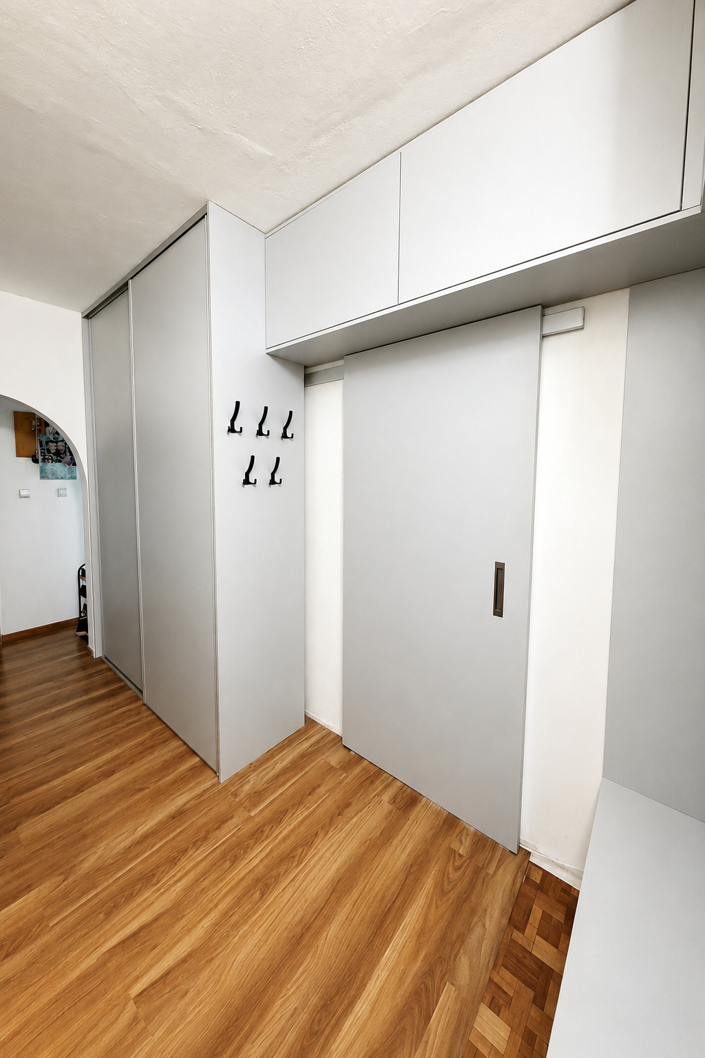 Moderná predsieň s posuvnými dverami — foto 2